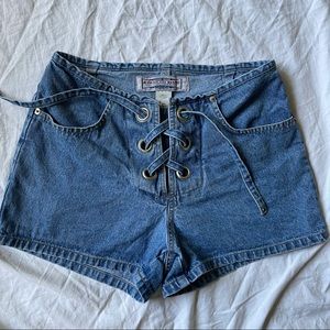 Vintage lace up short